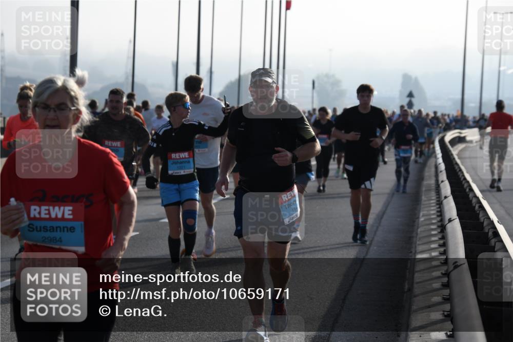 03.10.2026 - Köhlbrandbrückenlauf LenaG. http://msf.ph/oto/10659171 03.10.2026 09:36:24 Position 1 2984, 1221, 114 meine-sportfotos.de
