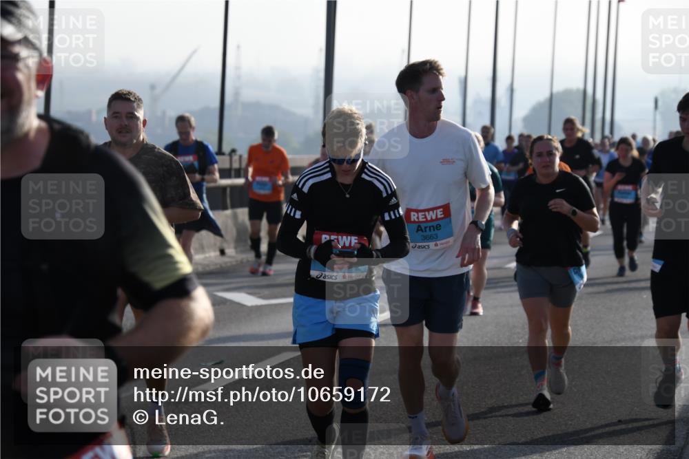 03.10.2026 - Köhlbrandbrückenlauf LenaG. http://msf.ph/oto/10659172 03.10.2026 09:36:27 Position 1 3663 meine-sportfotos.de