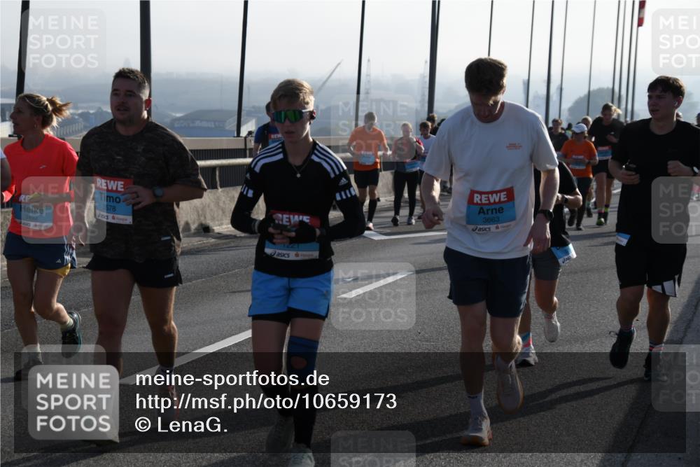 03.10.2026 - Köhlbrandbrückenlauf LenaG. http://msf.ph/oto/10659173 03.10.2026 09:36:28 Position 1 3492, 3578, 1221, 3663 meine-sportfotos.de