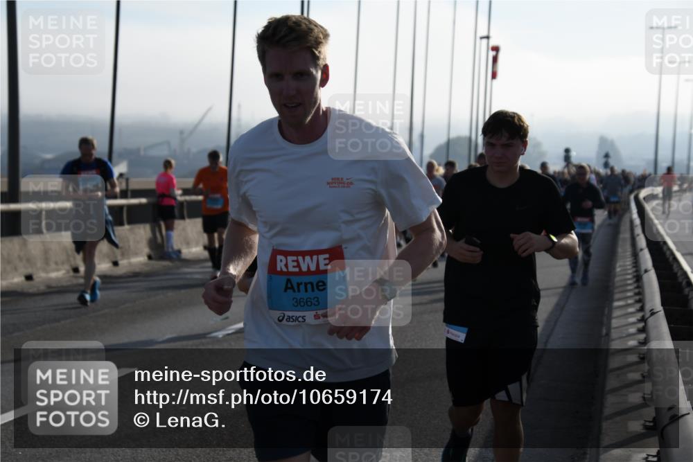 03.10.2026 - Köhlbrandbrückenlauf LenaG. http://msf.ph/oto/10659174 03.10.2026 09:36:30 Position 1 3663 meine-sportfotos.de