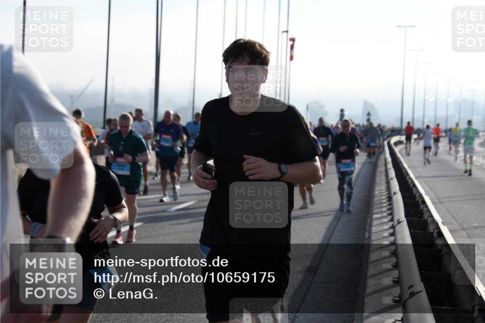 03.10.2026 - Köhlbrandbrückenlauf LenaG. http://msf.ph/oto/10659175 03.10.2026 09:36:31 Position 1  meine-sportfotos.de