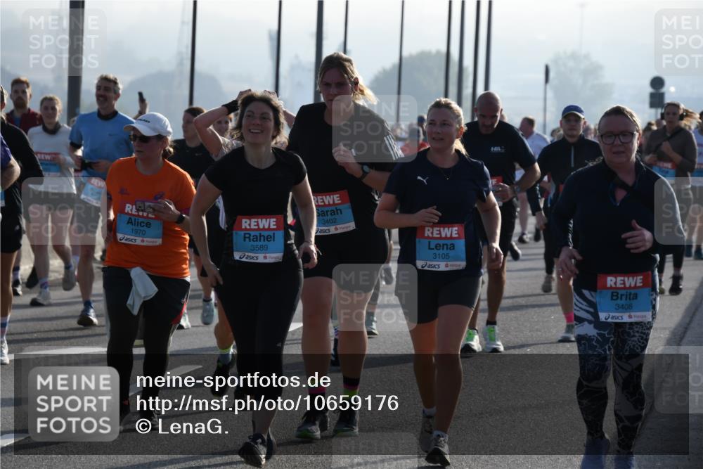 03.10.2026 - Köhlbrandbrückenlauf LenaG. http://msf.ph/oto/10659176 03.10.2026 09:36:33 Position 1 1970, 3589, 3402, 3105, 3408 meine-sportfotos.de