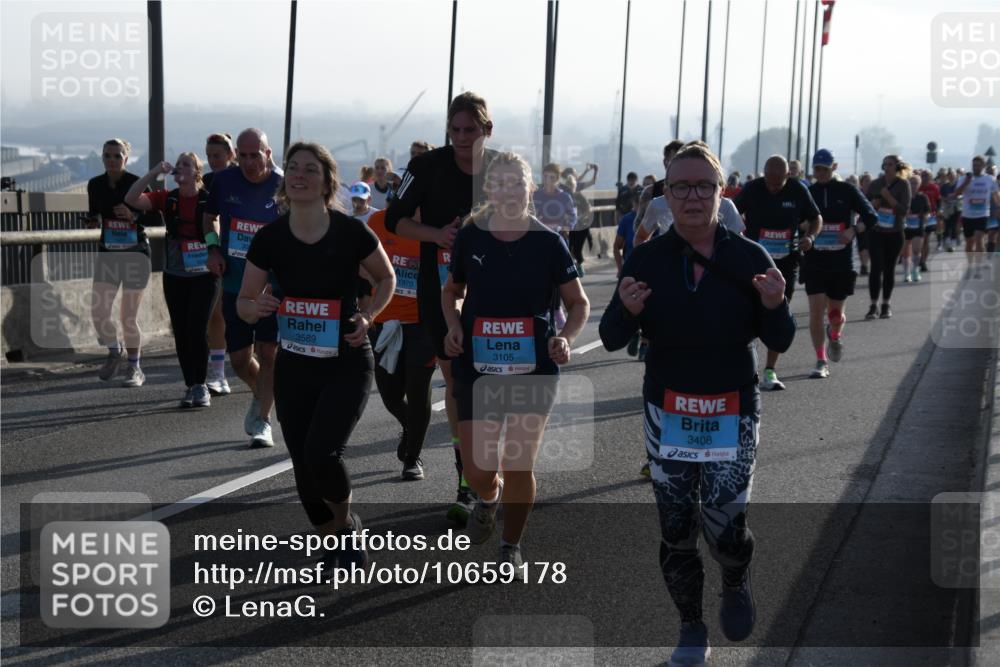 03.10.2026 - Köhlbrandbrückenlauf LenaG. http://msf.ph/oto/10659178 03.10.2026 09:36:37 Position 1 3589, 1970, 3105, 3408 meine-sportfotos.de