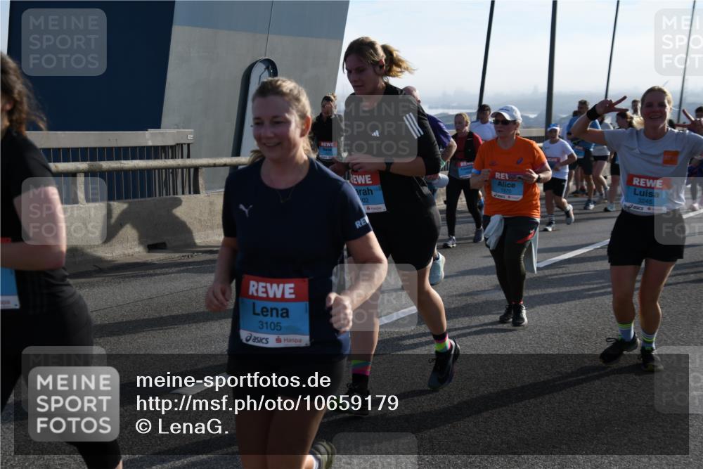 03.10.2026 - Köhlbrandbrückenlauf LenaG. http://msf.ph/oto/10659179 03.10.2026 09:36:39 Position 1 3105, 02, 1970, 3245 meine-sportfotos.de