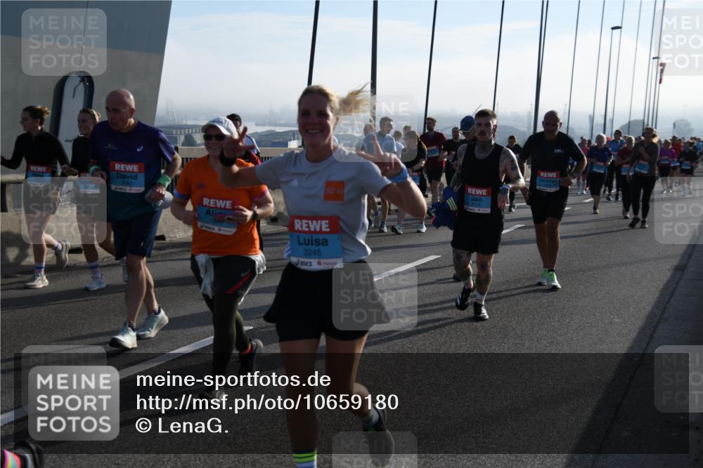 03.10.2026 - Köhlbrandbrückenlauf LenaG. http://msf.ph/oto/10659180 03.10.2026 09:36:40 Position 1 52, 3413, 1940, 3245 meine-sportfotos.de