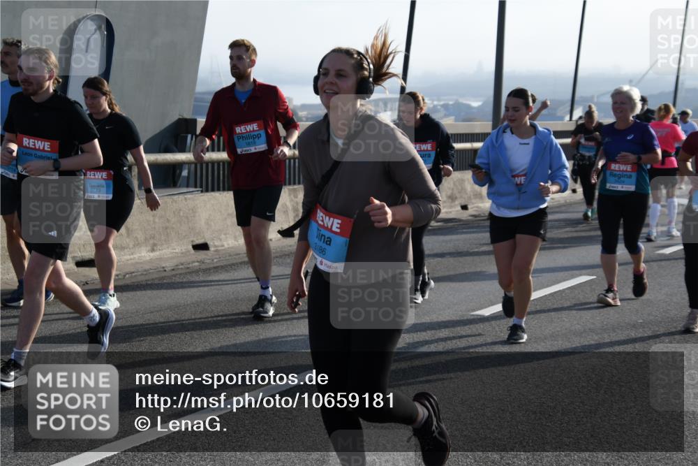 03.10.2026 - Köhlbrandbrückenlauf LenaG. http://msf.ph/oto/10659181 03.10.2026 09:36:46 Position 1 3773, 1819, 3186 meine-sportfotos.de