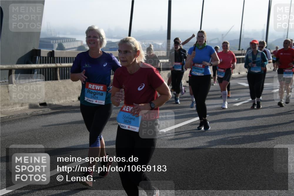 03.10.2026 - Köhlbrandbrückenlauf LenaG. http://msf.ph/oto/10659183 03.10.2026 09:36:48 Position 1 3424, 3826 meine-sportfotos.de