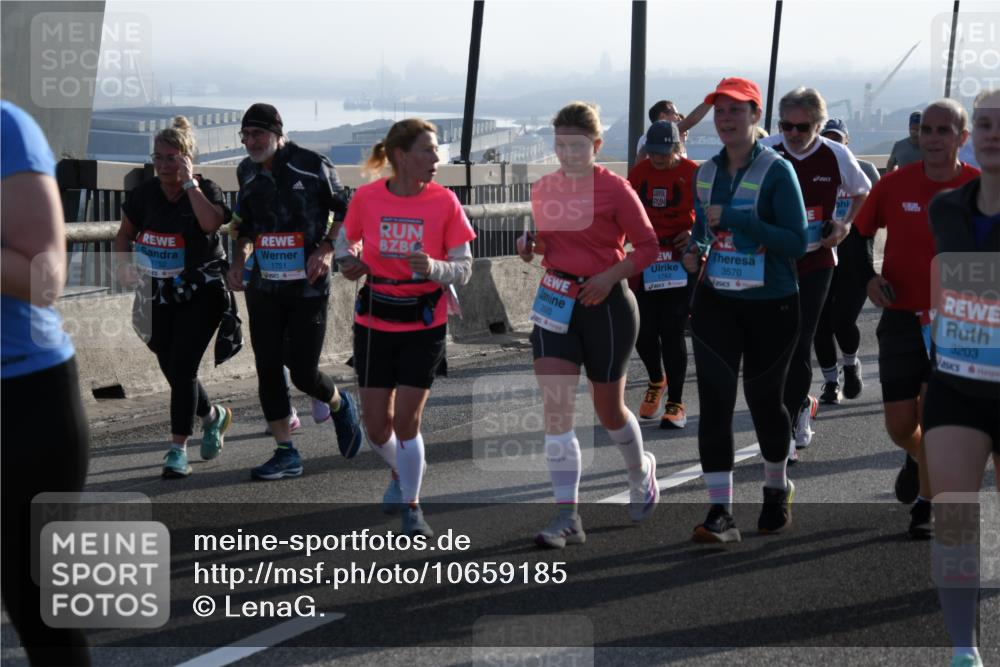 03.10.2026 - Köhlbrandbrückenlauf LenaG. http://msf.ph/oto/10659185 03.10.2026 09:36:51 Position 1 1752, 1751, 3593, 1742, 3570, 3203 meine-sportfotos.de
