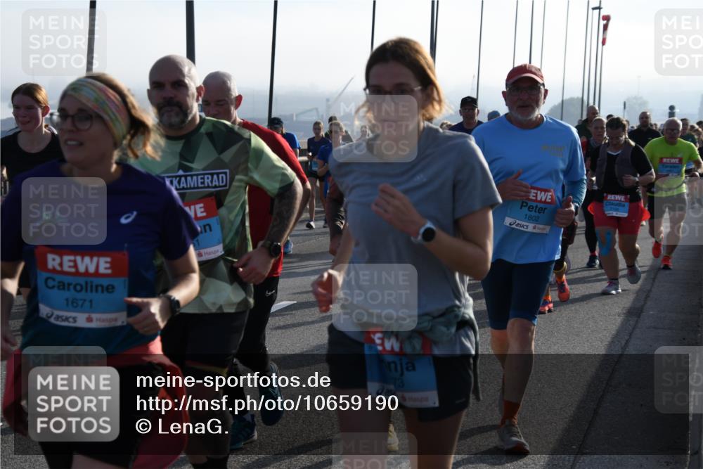 03.10.2026 - Köhlbrandbrückenlauf LenaG. http://msf.ph/oto/10659190 03.10.2026 09:37:00 Position 1 1671, 1802 meine-sportfotos.de