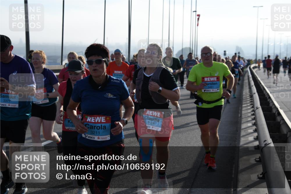 03.10.2026 - Köhlbrandbrückenlauf LenaG. http://msf.ph/oto/10659192 03.10.2026 09:37:03 Position 1 3377, 33, 3211, 3108, 3461 meine-sportfotos.de