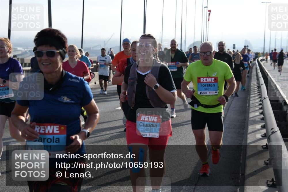 03.10.2026 - Köhlbrandbrückenlauf LenaG. http://msf.ph/oto/10659193 03.10.2026 09:37:04 Position 1 3200, 3211, 3108, 3461 meine-sportfotos.de