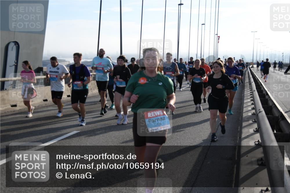 03.10.2026 - Köhlbrandbrückenlauf LenaG. http://msf.ph/oto/10659194 03.10.2026 09:37:10 Position 1 1706 meine-sportfotos.de