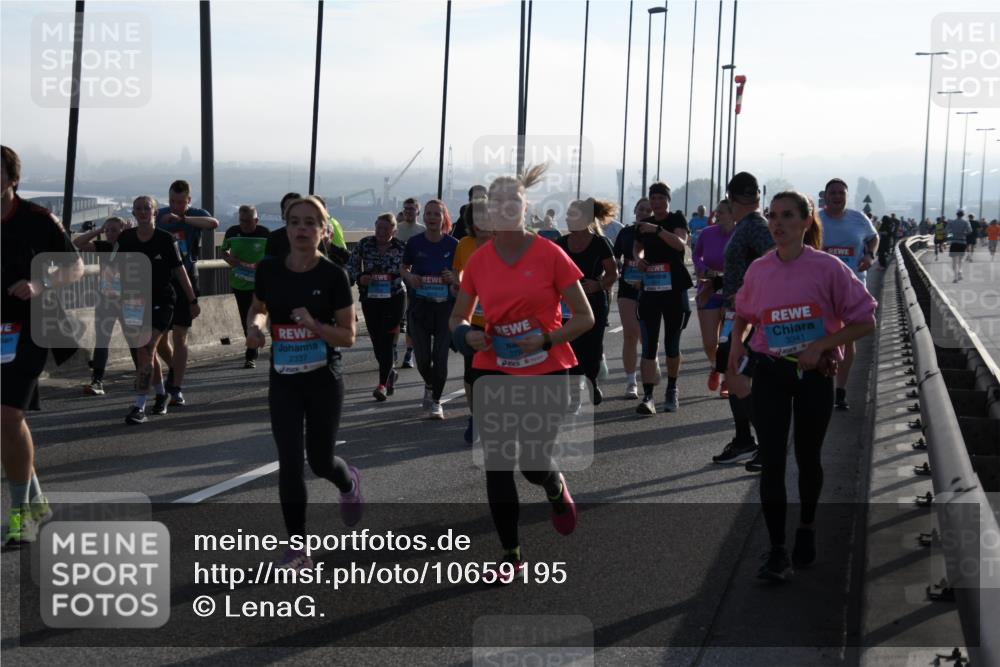03.10.2026 - Köhlbrandbrückenlauf LenaG. http://msf.ph/oto/10659195 03.10.2026 09:37:29 Position 1 2337, 379, 3341 meine-sportfotos.de
