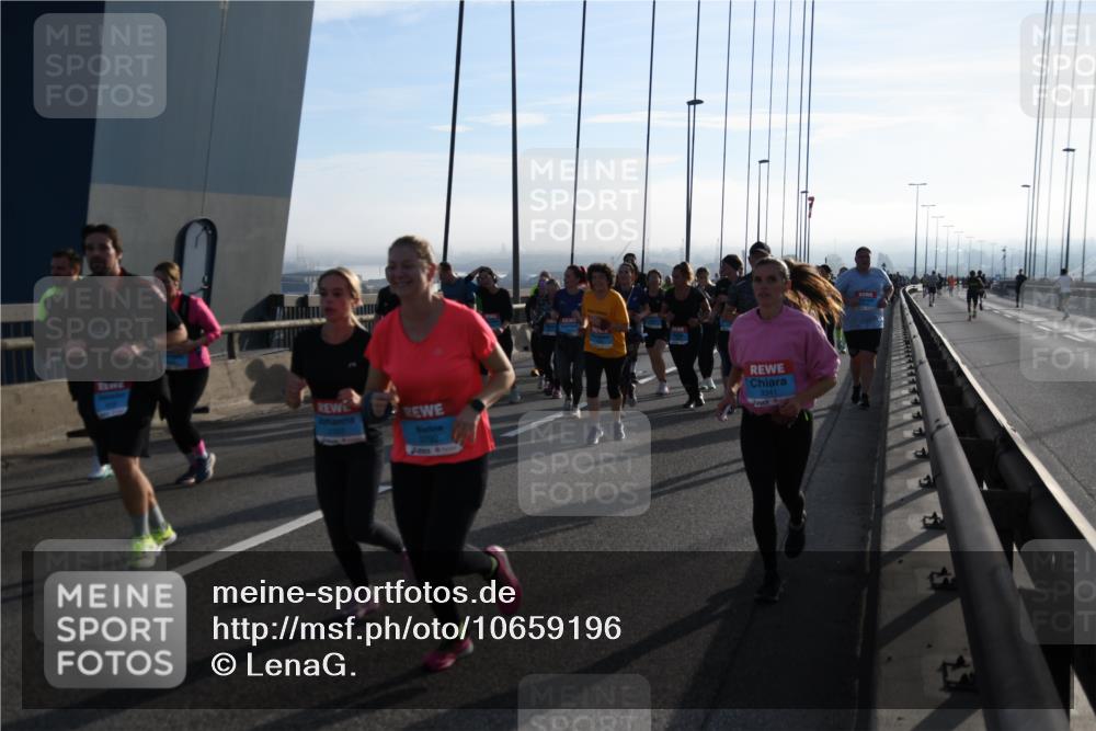 03.10.2026 - Köhlbrandbrückenlauf LenaG. http://msf.ph/oto/10659196 03.10.2026 09:37:31 Position 1 3341 meine-sportfotos.de