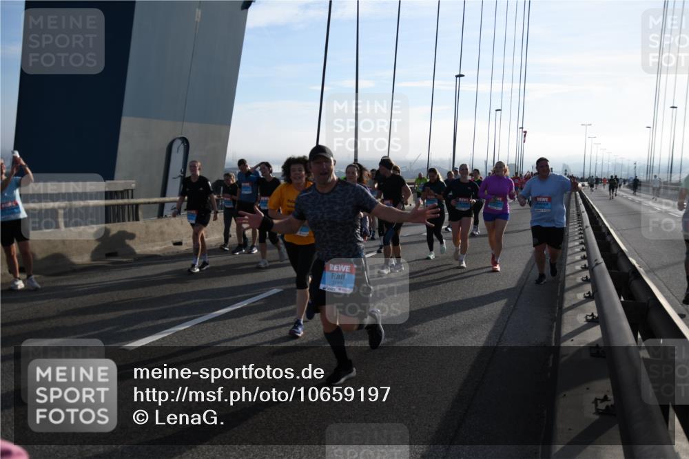 03.10.2026 - Köhlbrandbrückenlauf LenaG. http://msf.ph/oto/10659197 03.10.2026 09:37:33 Position 1 3193 meine-sportfotos.de