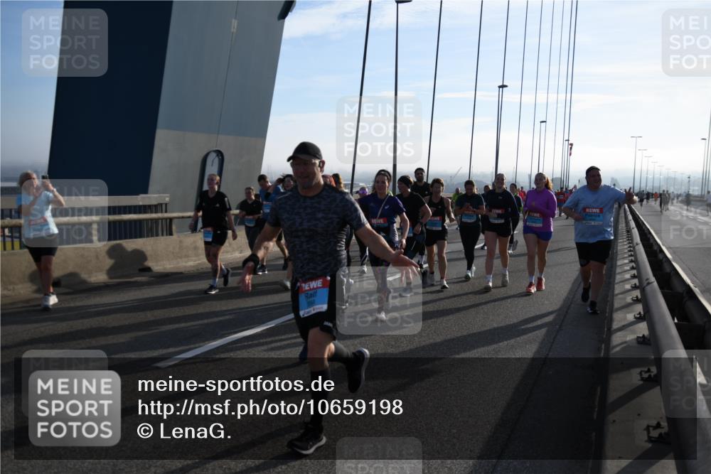 03.10.2026 - Köhlbrandbrückenlauf LenaG. http://msf.ph/oto/10659198 03.10.2026 09:37:33 Position 1  meine-sportfotos.de