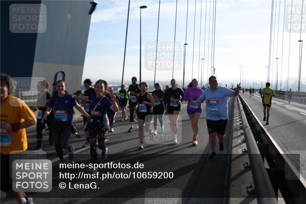 03.10.2026 - Köhlbrandbrückenlauf LenaG. http://msf.ph/oto/10659200 03.10.2026 09:37:34 Position 1  meine-sportfotos.de