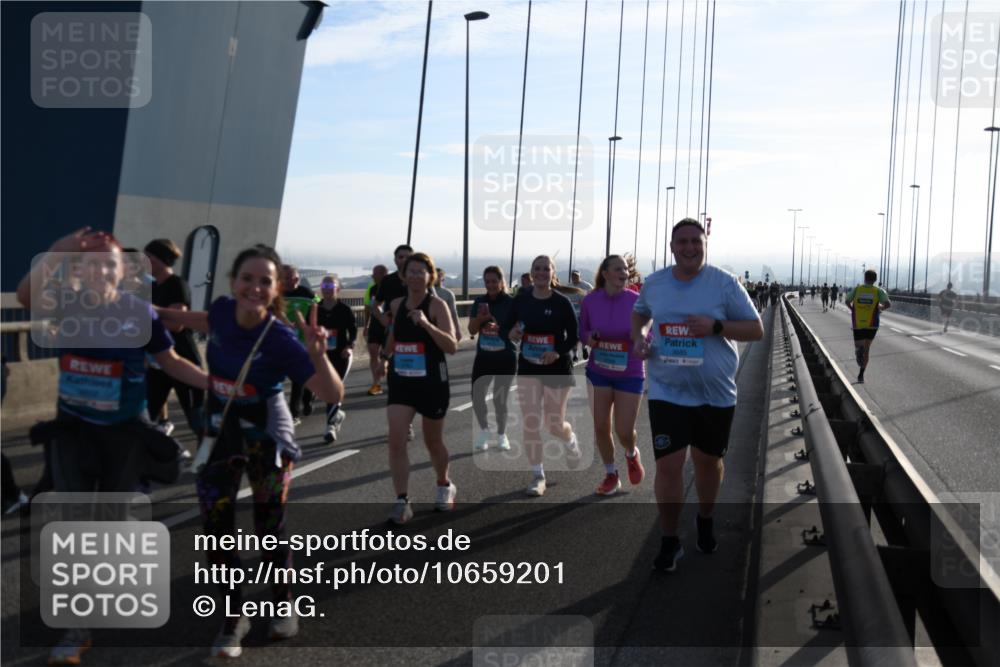 03.10.2026 - Köhlbrandbrückenlauf LenaG. http://msf.ph/oto/10659201 03.10.2026 09:37:35 Position 1 3685 meine-sportfotos.de