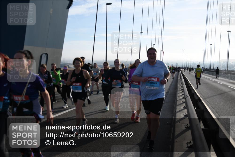 03.10.2026 - Köhlbrandbrückenlauf LenaG. http://msf.ph/oto/10659202 03.10.2026 09:37:35 Position 1 3685 meine-sportfotos.de