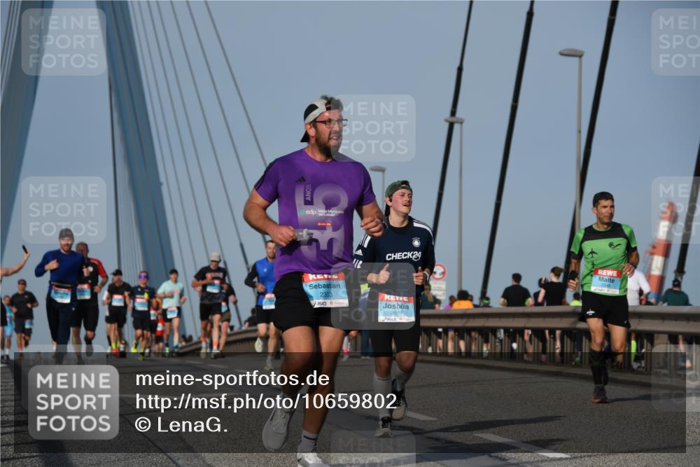 03.10.2026 - Köhlbrandbrückenlauf LenaG. http://msf.ph/oto/10659802 03.10.2026 09:38:13 Position 2 24, 2303, 3699 meine-sportfotos.de