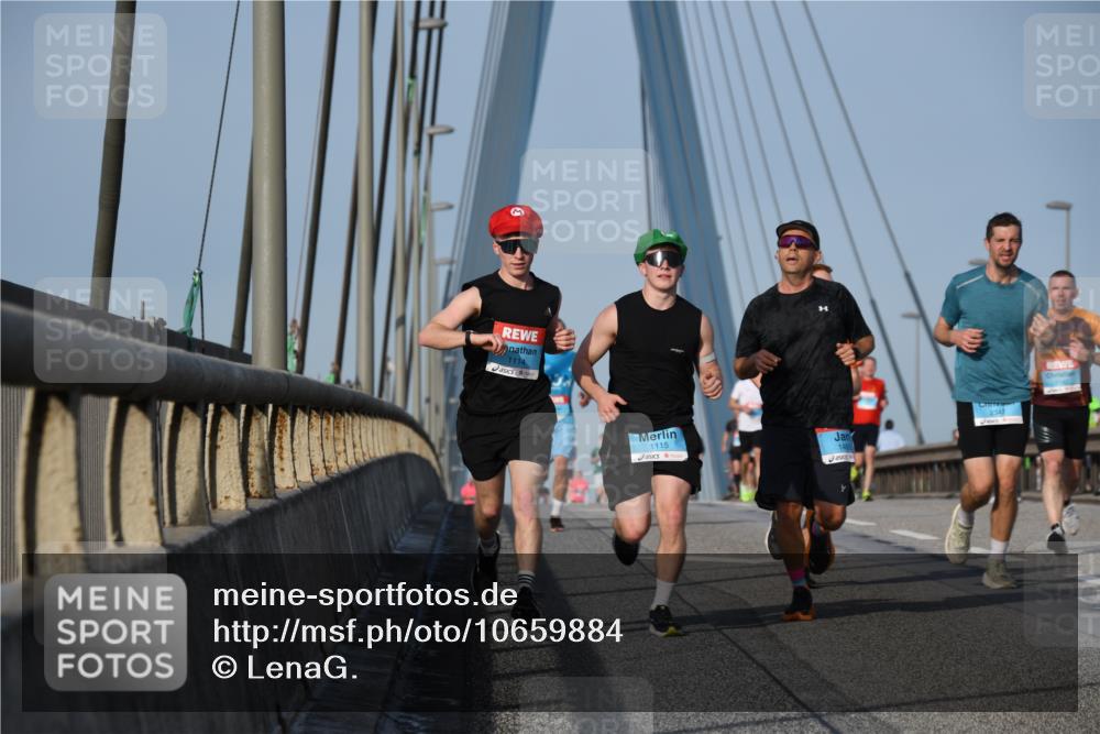 03.10.2026 - Köhlbrandbrückenlauf LenaG. http://msf.ph/oto/10659884 03.10.2026 09:38:28 Position 2 1114, 1115 meine-sportfotos.de