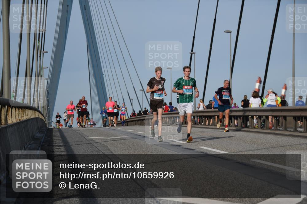 03.10.2026 - Köhlbrandbrückenlauf LenaG. http://msf.ph/oto/10659926 03.10.2026 09:38:54 Position 2  meine-sportfotos.de