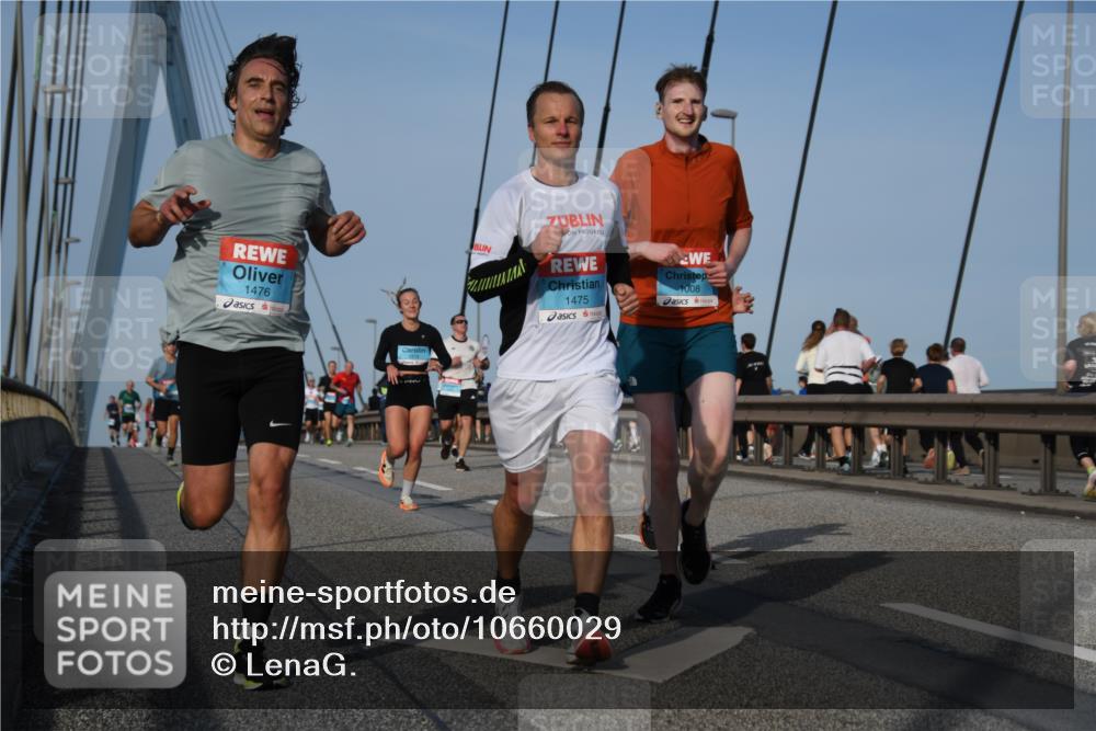 03.10.2026 - Köhlbrandbrückenlauf LenaG. http://msf.ph/oto/10660029 03.10.2026 09:39:40 Position 2 1476, 1475, 1008 meine-sportfotos.de