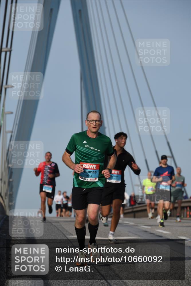 03.10.2026 - Köhlbrandbrückenlauf LenaG. http://msf.ph/oto/10660092 03.10.2026 09:39:55 Position 2 1054 meine-sportfotos.de