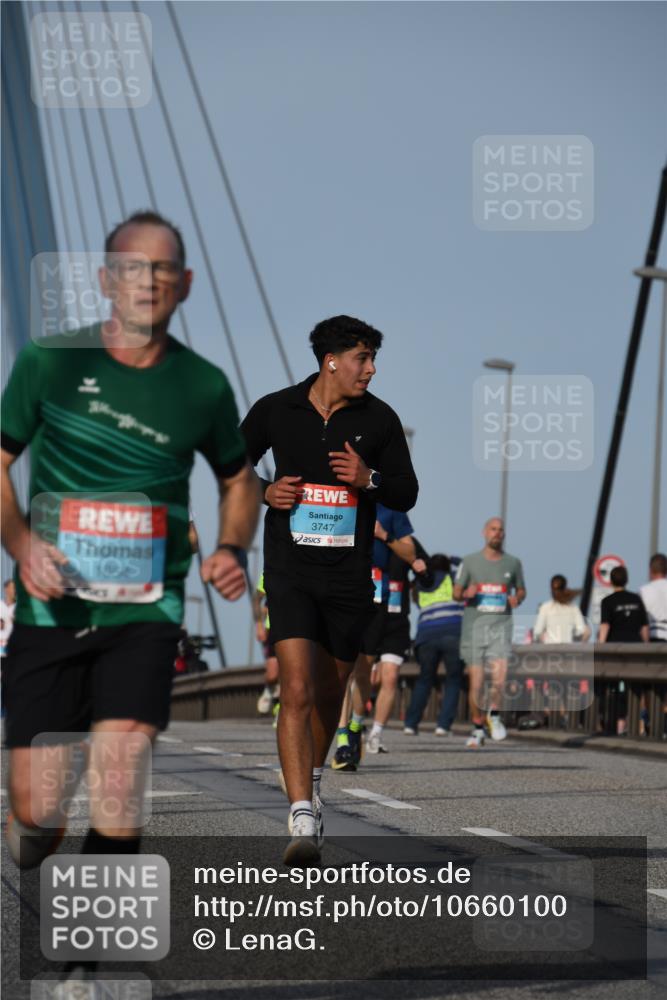 03.10.2026 - Köhlbrandbrückenlauf LenaG. http://msf.ph/oto/10660100 03.10.2026 09:39:57 Position 2 1054, 3747 meine-sportfotos.de