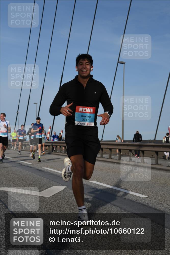 03.10.2026 - Köhlbrandbrückenlauf LenaG. http://msf.ph/oto/10660122 03.10.2026 09:40:02 Position 2 3747 meine-sportfotos.de