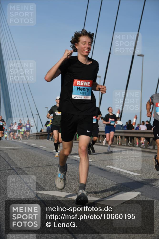 03.10.2026 - Köhlbrandbrückenlauf LenaG. http://msf.ph/oto/10660195 03.10.2026 09:40:27 Position 2 1695 meine-sportfotos.de