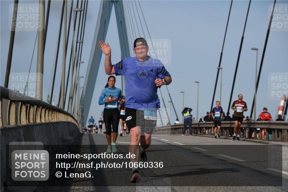 03.10.2026 - Köhlbrandbrückenlauf LenaG. http://msf.ph/oto/10660336 03.10.2026 09:40:50 Position 2 2061 meine-sportfotos.de