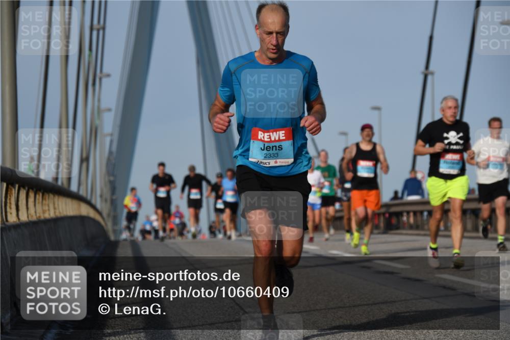 03.10.2026 - Köhlbrandbrückenlauf LenaG. http://msf.ph/oto/10660409 03.10.2026 09:41:16 Position 2 2333 meine-sportfotos.de