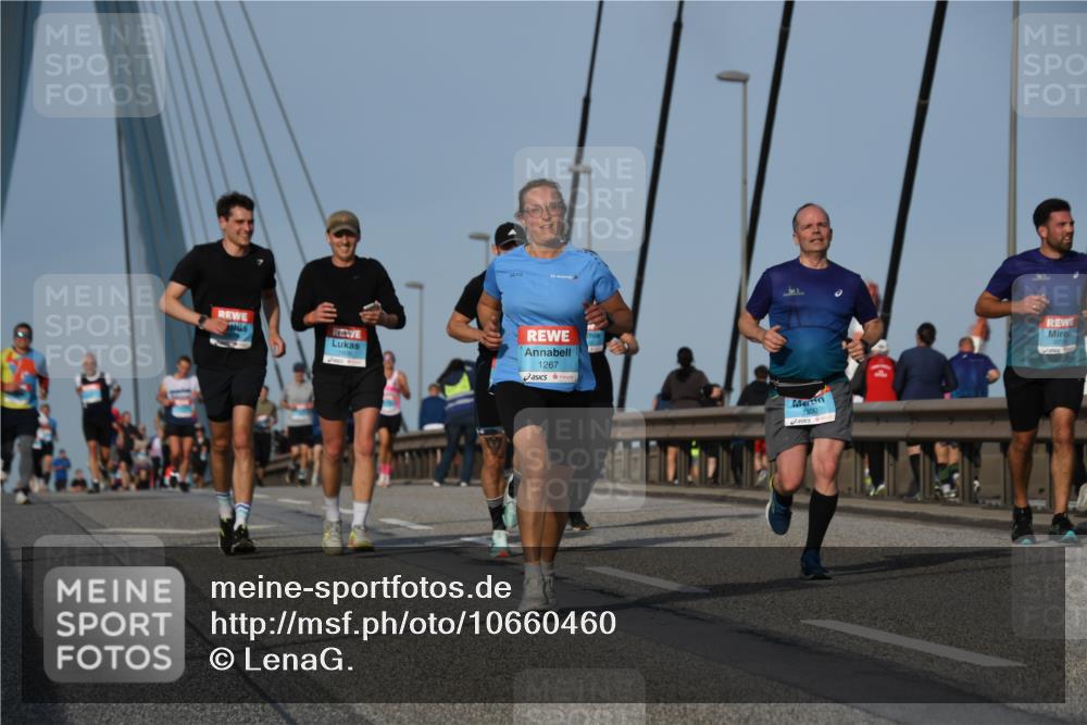 03.10.2026 - Köhlbrandbrückenlauf LenaG. http://msf.ph/oto/10660460 03.10.2026 09:41:25 Position 2 1608, 1267, 1800 meine-sportfotos.de