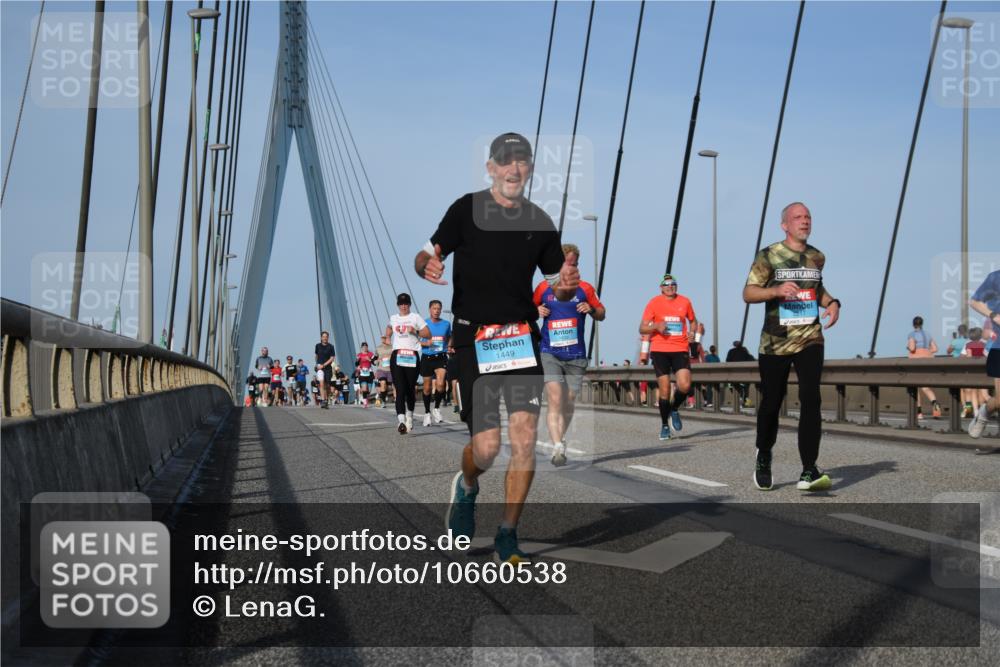 03.10.2026 - Köhlbrandbrückenlauf LenaG. http://msf.ph/oto/10660538 03.10.2026 09:41:45 Position 2 1449 meine-sportfotos.de
