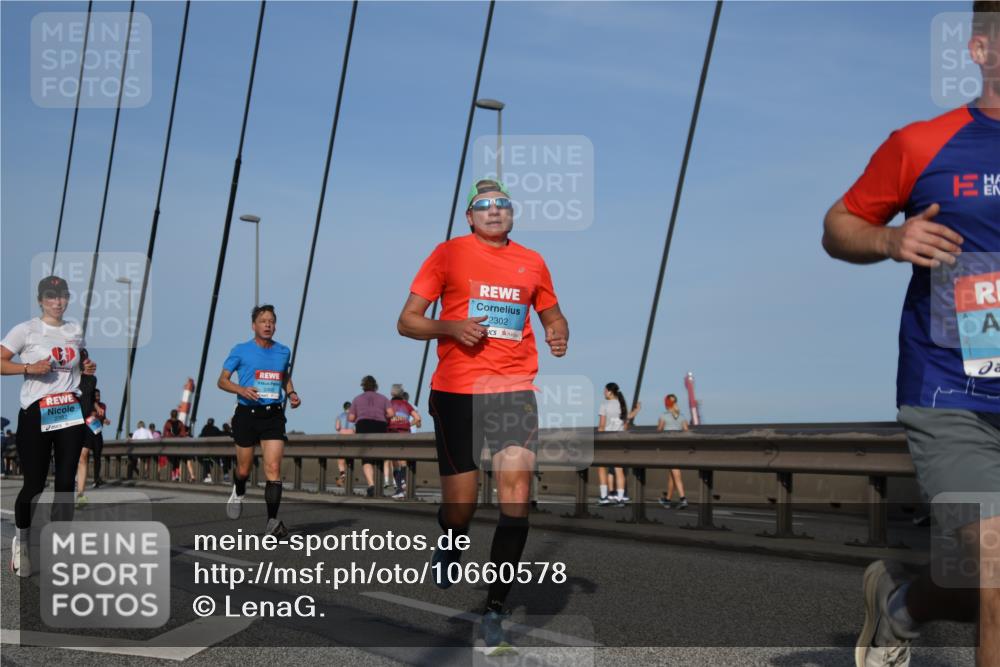 03.10.2026 - Köhlbrandbrückenlauf LenaG. http://msf.ph/oto/10660578 03.10.2026 09:41:48 Position 2 2302 meine-sportfotos.de
