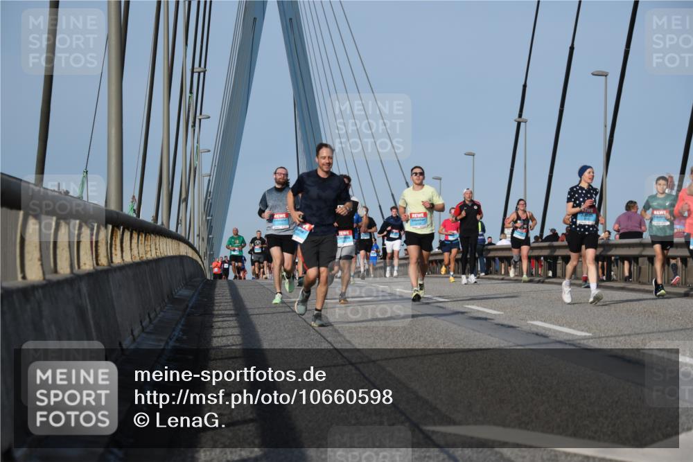 03.10.2026 - Köhlbrandbrückenlauf LenaG. http://msf.ph/oto/10660598 03.10.2026 09:41:57 Position 2 1202 meine-sportfotos.de