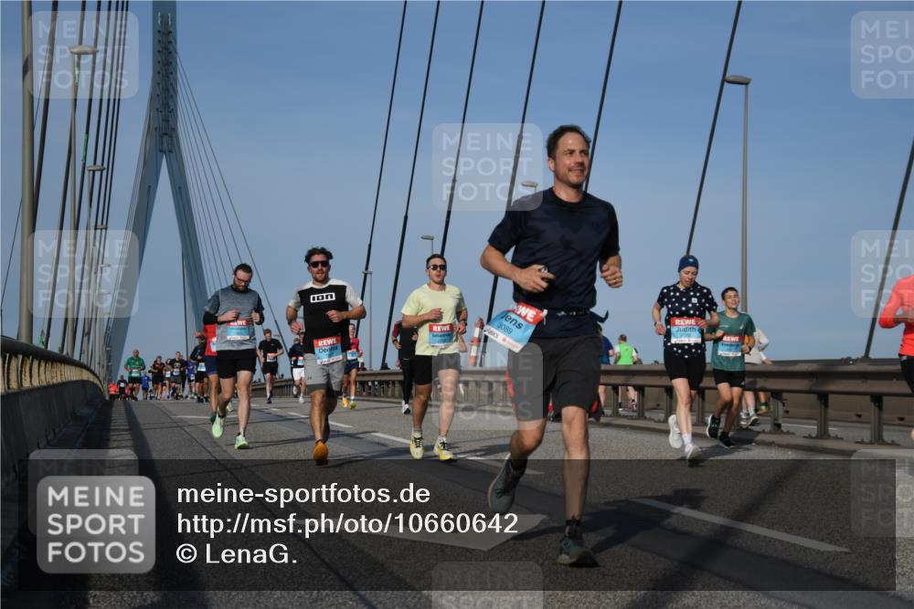 03.10.2026 - Köhlbrandbrückenlauf LenaG. http://msf.ph/oto/10660642 03.10.2026 09:42:01 Position 2 3089 meine-sportfotos.de