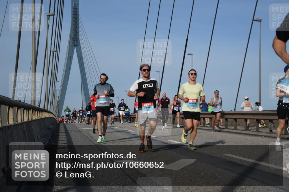 03.10.2026 - Köhlbrandbrückenlauf LenaG. http://msf.ph/oto/10660652 03.10.2026 09:42:02 Position 2 2259 meine-sportfotos.de