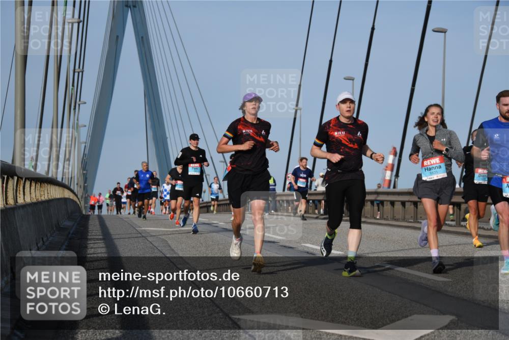 03.10.2026 - Köhlbrandbrückenlauf LenaG. http://msf.ph/oto/10660713 03.10.2026 09:42:19 Position 2 1835 meine-sportfotos.de