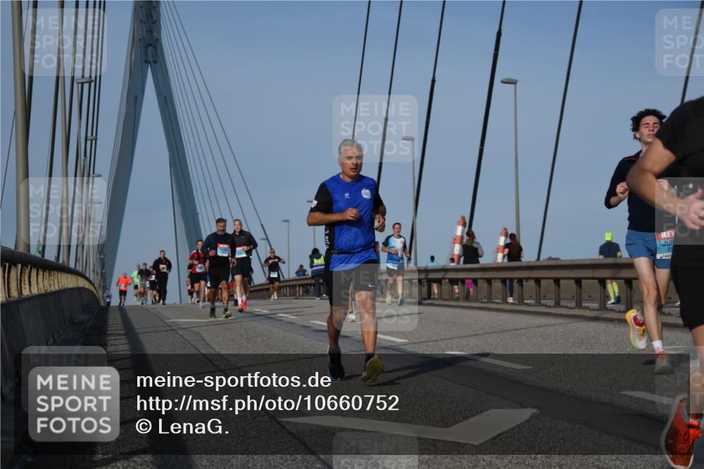03.10.2026 - Köhlbrandbrückenlauf LenaG. http://msf.ph/oto/10660752 03.10.2026 09:42:28 Position 2 21 meine-sportfotos.de