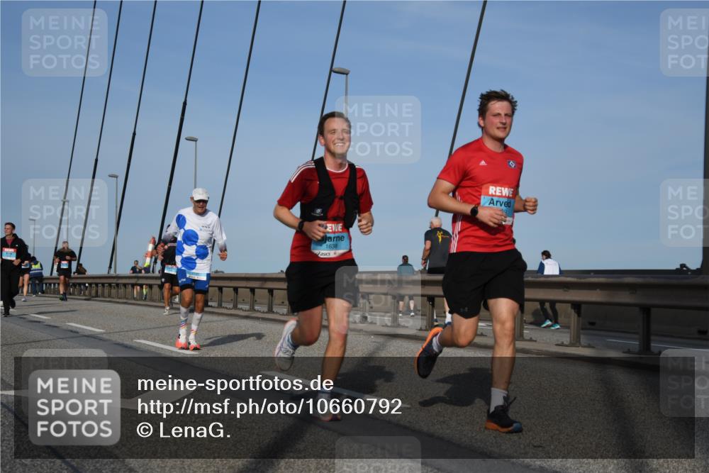 03.10.2026 - Köhlbrandbrückenlauf LenaG. http://msf.ph/oto/10660792 03.10.2026 09:42:39 Position 2 108, 1638 meine-sportfotos.de
