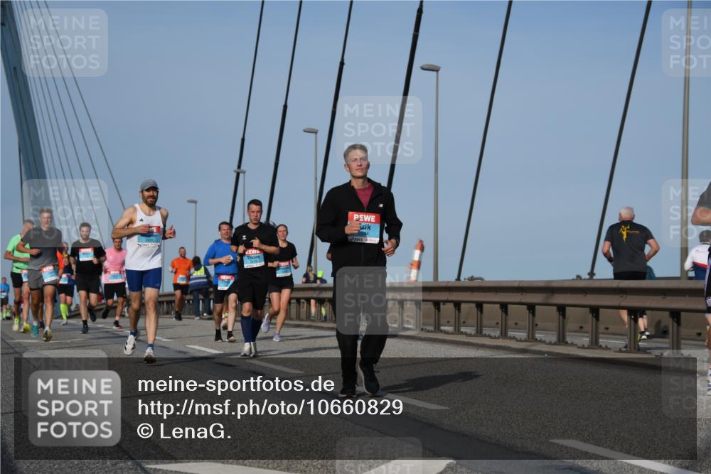03.10.2026 - Köhlbrandbrückenlauf LenaG. http://msf.ph/oto/10660829 03.10.2026 09:42:43 Position 2  meine-sportfotos.de