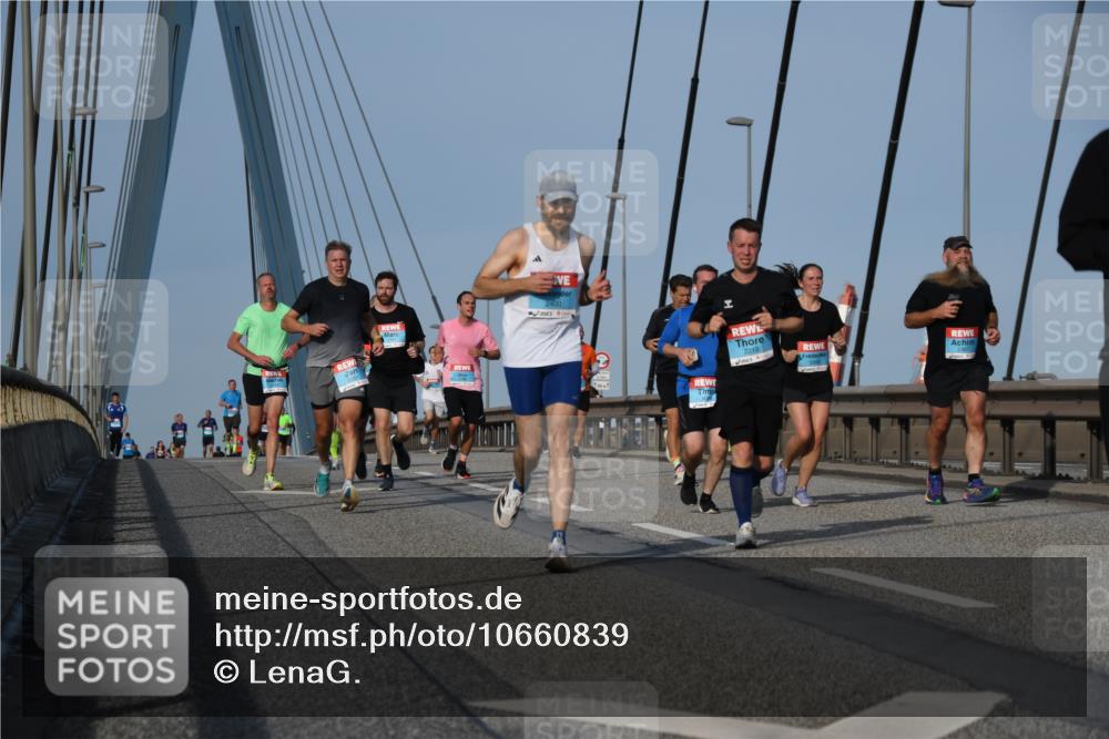 03.10.2026 - Köhlbrandbrückenlauf LenaG. http://msf.ph/oto/10660839 03.10.2026 09:42:44 Position 2 2400, 2213 meine-sportfotos.de