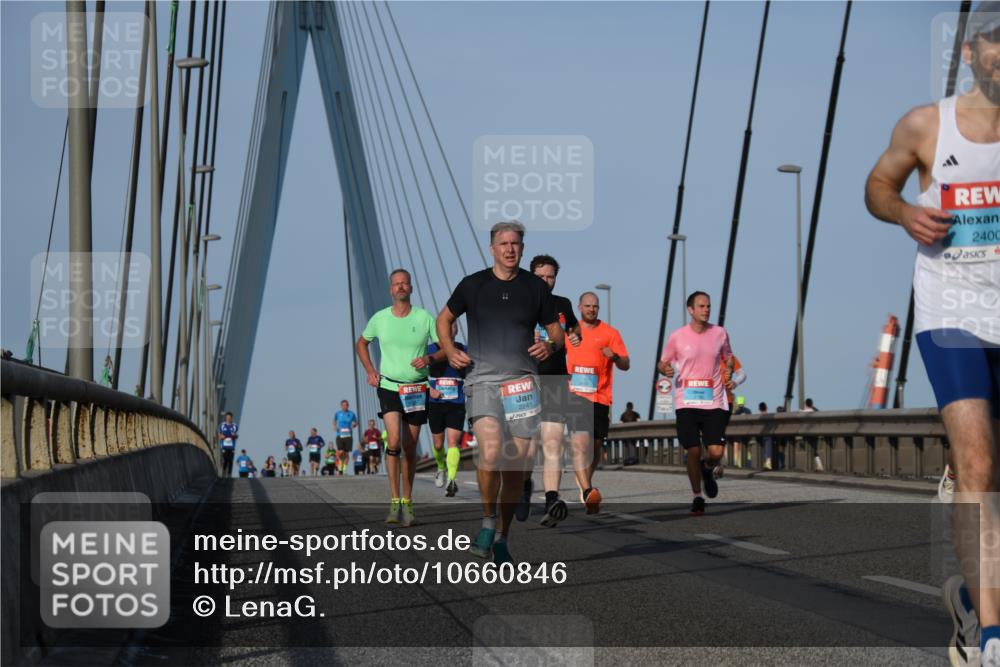 03.10.2026 - Köhlbrandbrückenlauf LenaG. http://msf.ph/oto/10660846 03.10.2026 09:42:46 Position 2 2241, 240 meine-sportfotos.de