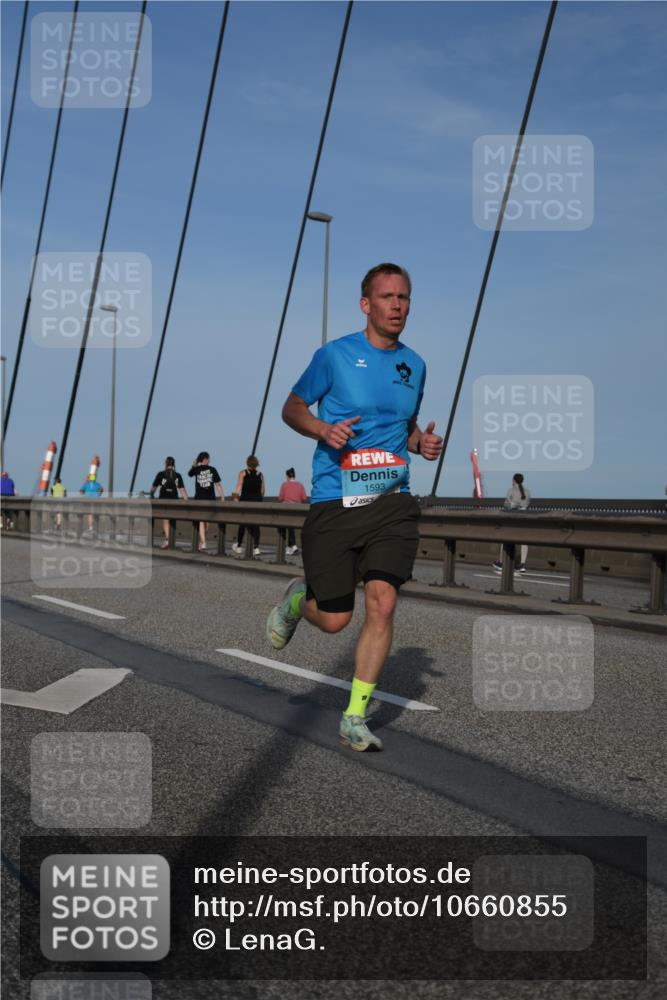 03.10.2026 - Köhlbrandbrückenlauf LenaG. http://msf.ph/oto/10660855 03.10.2026 09:43:05 Position 2 1593 meine-sportfotos.de