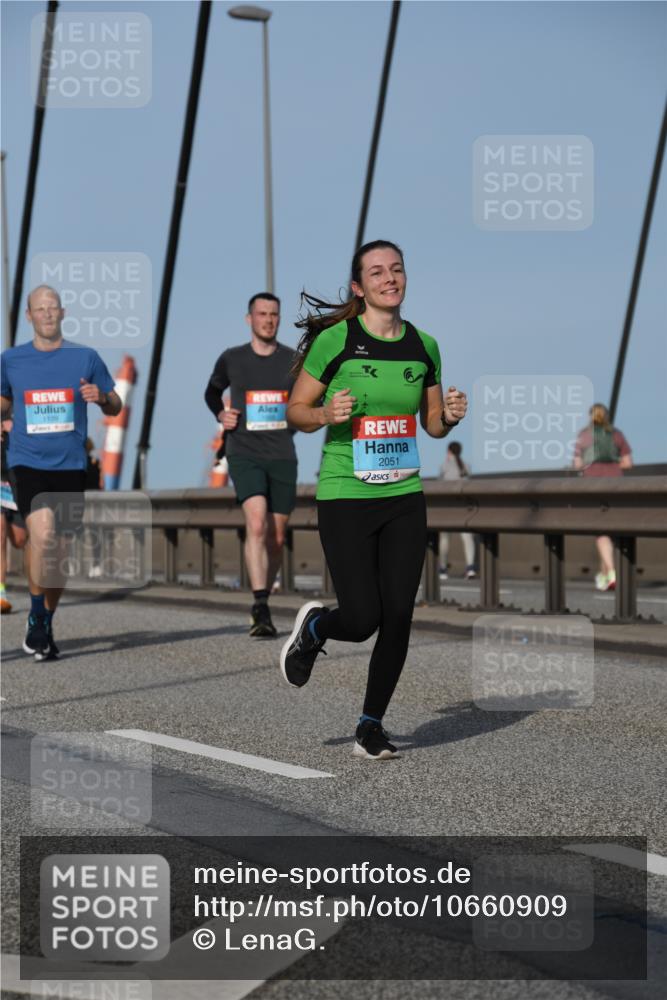 03.10.2026 - Köhlbrandbrückenlauf LenaG. http://msf.ph/oto/10660909 03.10.2026 09:43:20 Position 2 1100, 2051 meine-sportfotos.de