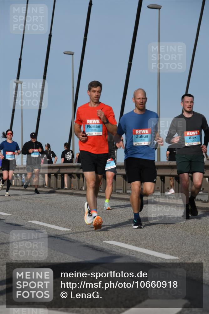 03.10.2026 - Köhlbrandbrückenlauf LenaG. http://msf.ph/oto/10660918 03.10.2026 09:43:21 Position 2 1108, 1109, 1055, 2173 meine-sportfotos.de