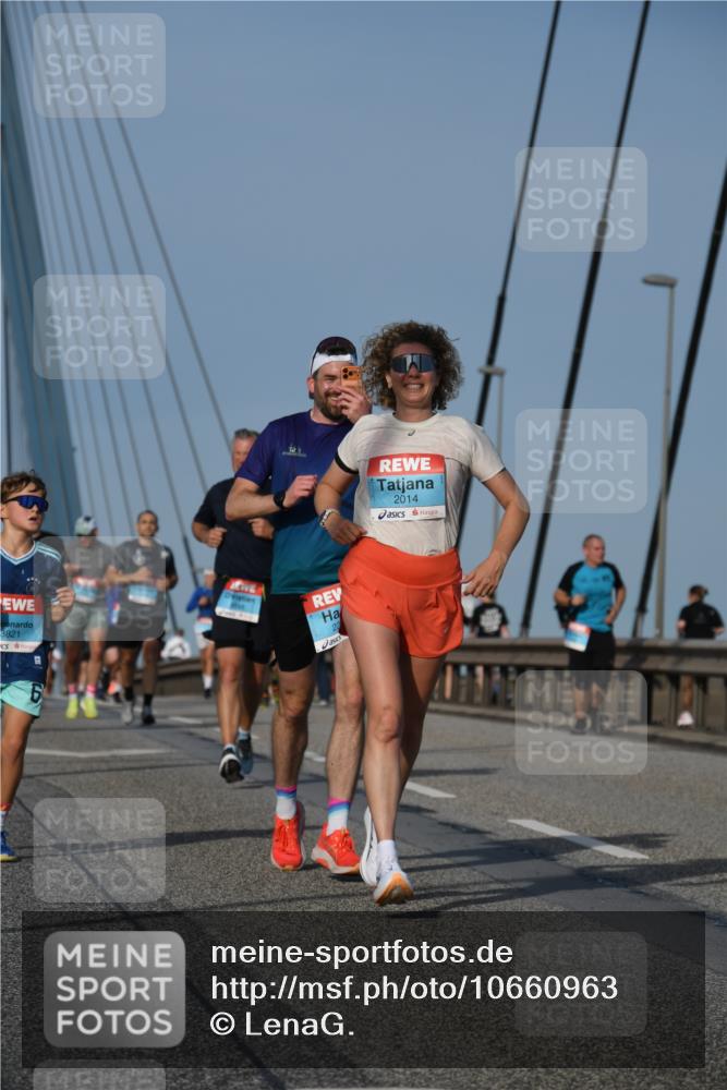 03.10.2026 - Köhlbrandbrückenlauf LenaG. http://msf.ph/oto/10660963 03.10.2026 09:43:30 Position 2 3821, 2014 meine-sportfotos.de