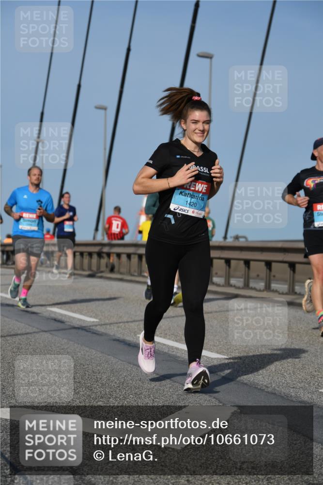 03.10.2026 - Köhlbrandbrückenlauf LenaG. http://msf.ph/oto/10661073 03.10.2026 09:43:51 Position 2 1420 meine-sportfotos.de